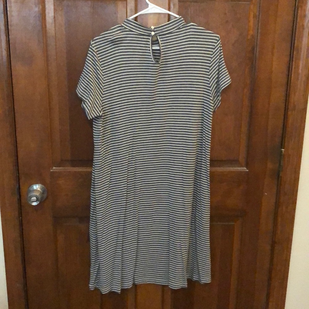 Gray and white striped dress - Picture 2 of 2